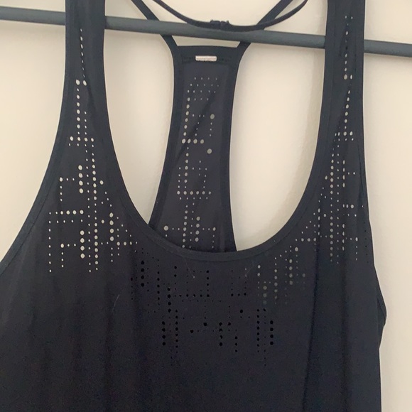 Size 6 lulu tank - Picture 2 of 4
